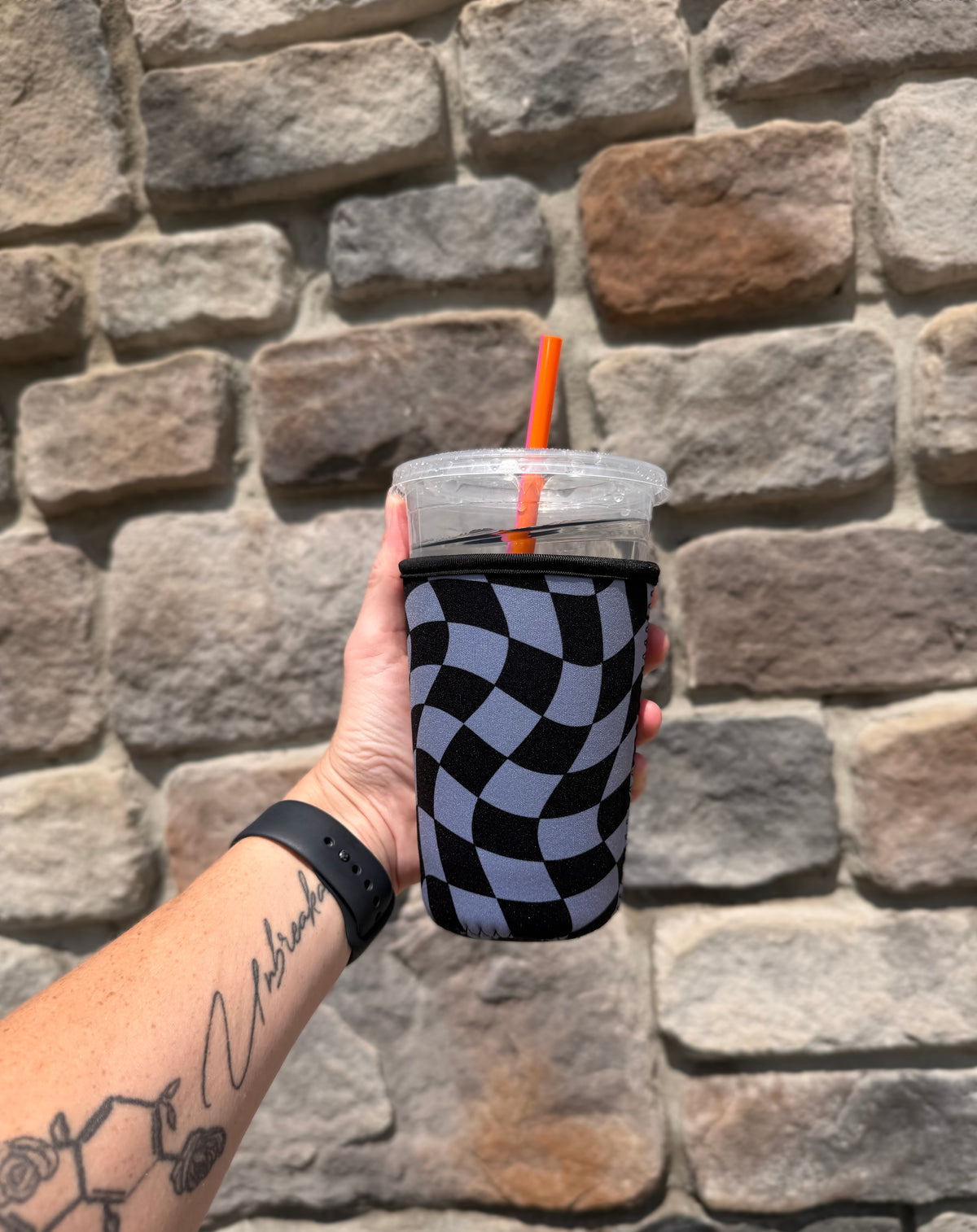 Dark Wavy Checkered Drink Sleeve