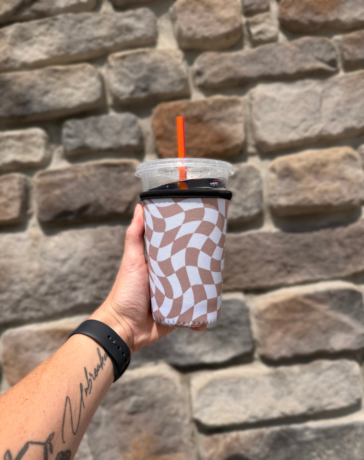 Light Wavy Checkered Drink Sleeve